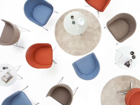 Otočná křesla NU čalouněné látkou Otočná křesla NU čalouněné látkou